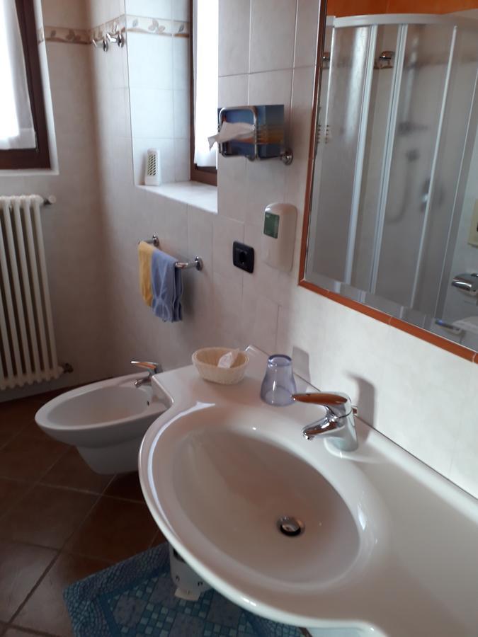 Albergo Ristorante Conca Azzurra Colico Ruang foto