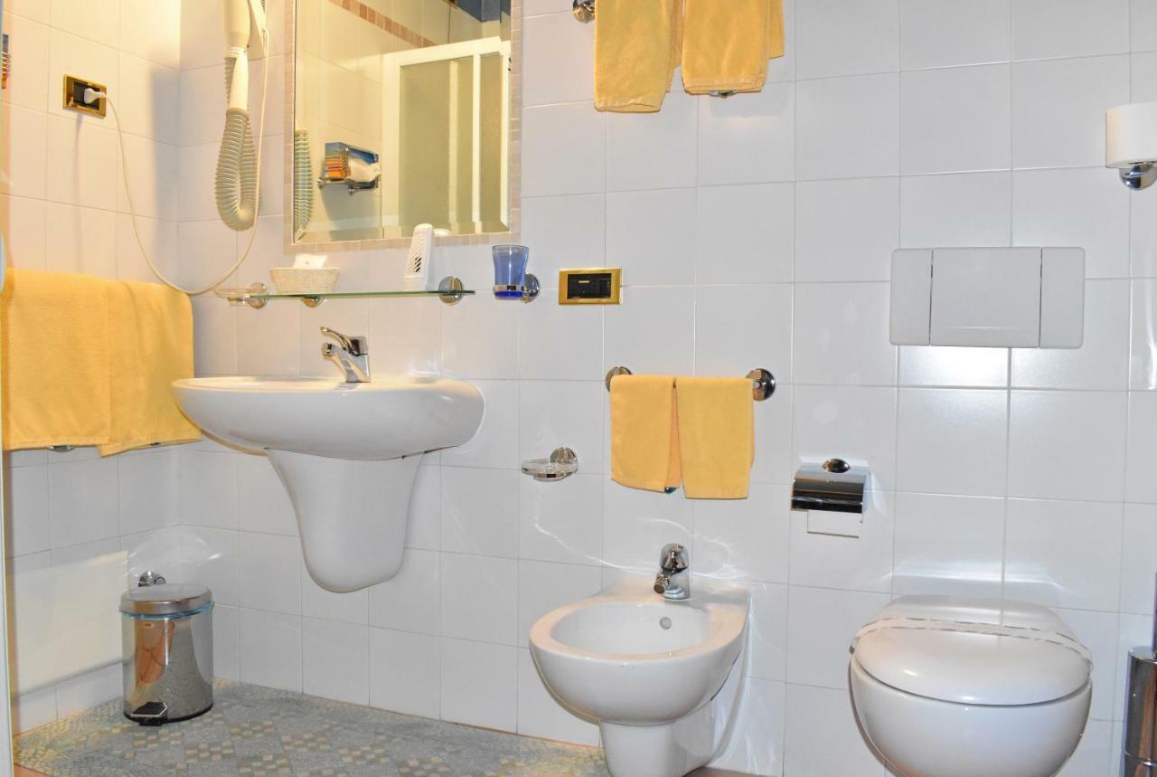 Albergo Ristorante Conca Azzurra Colico Bagian luar foto
